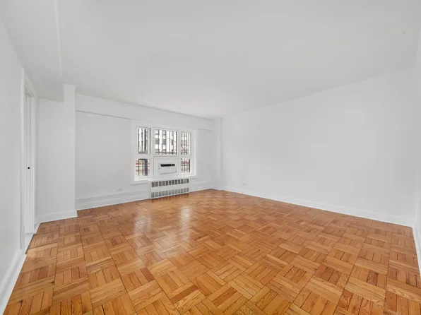 105 Ashland Place image 2 of 23