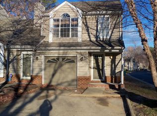 2 Hawthorn Pl, Hampton, VA 23666