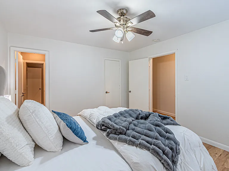 6935 Kingshollow Dr — Photo 26