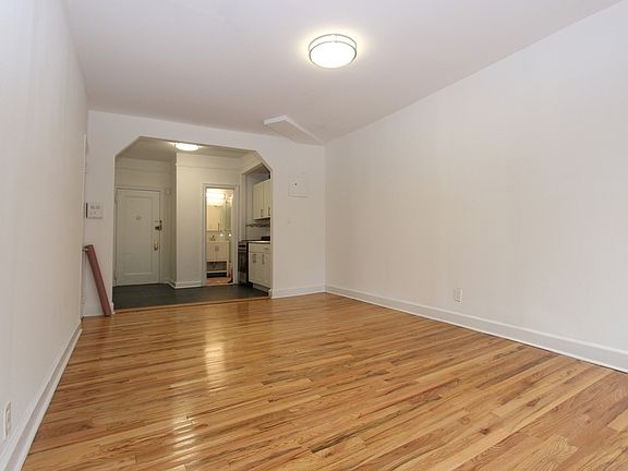 3rd image of 444 W 48th St #5D2