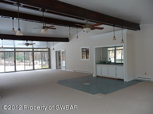 1st Floor Family Room Wet Bar