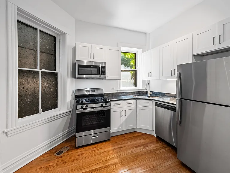 2023 W Roscoe St #1R — Photo 6