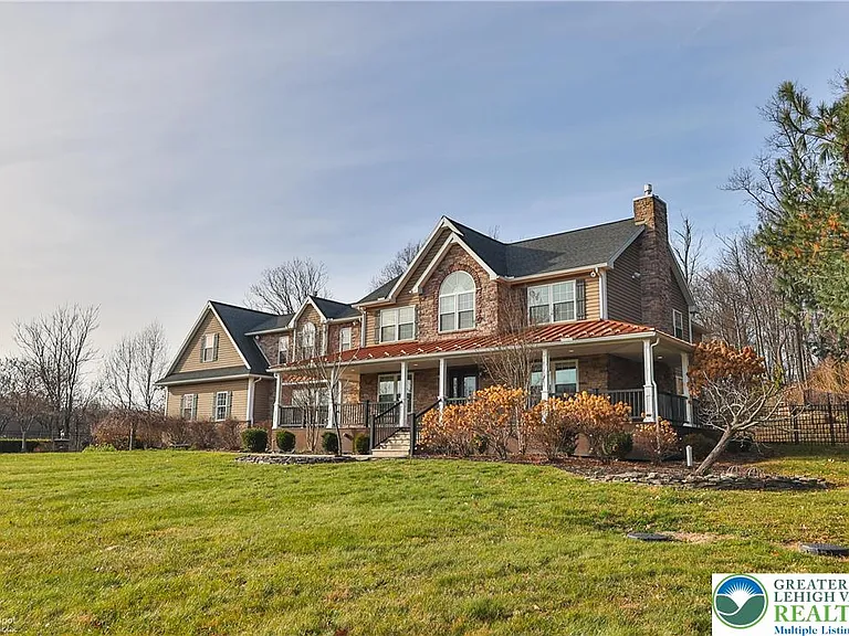284 Walker Rd — Photo 6