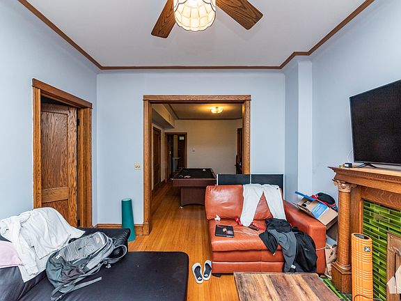 5th image of 3727 N Lakewood Ave #2