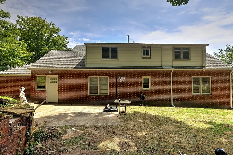 2 bed, 1000 sqft, $2,150 — Photo 3