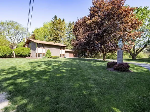 231 Maple Ln, North Syracuse, NY 13212