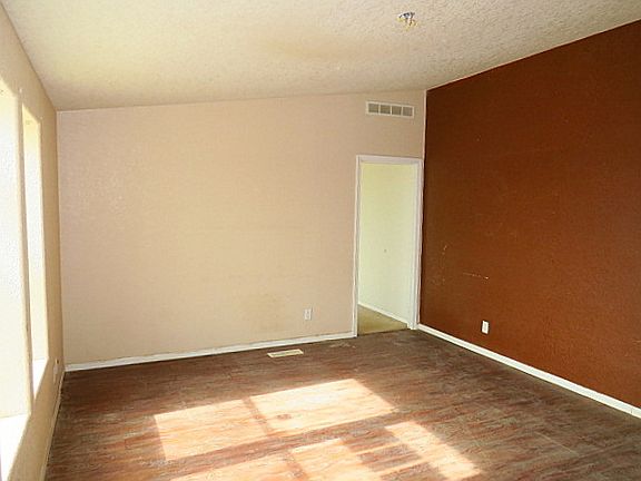5th image of 10711 S 392nd Ave