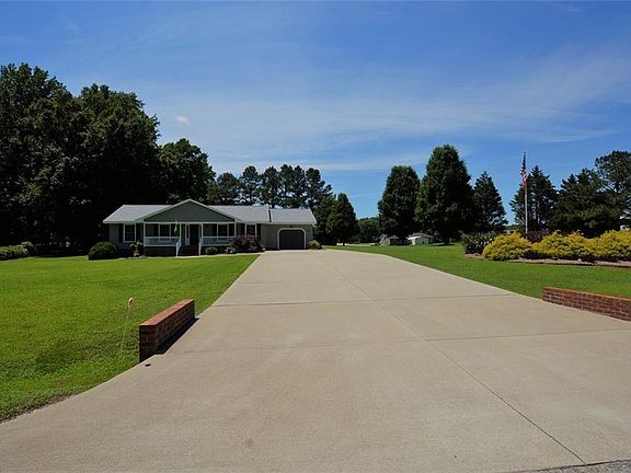 3rd image of 200 Oakwood Ln