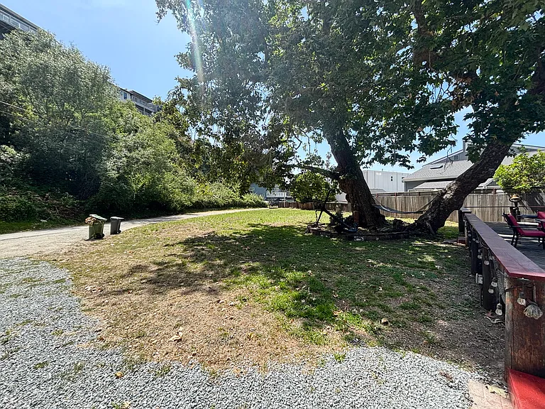 211 Earl Ct — Photo 31