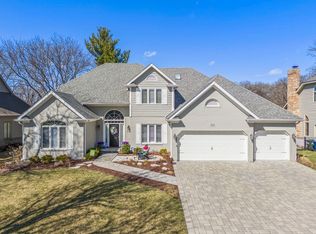 715 Spindletree Ave, Naperville, IL 60565