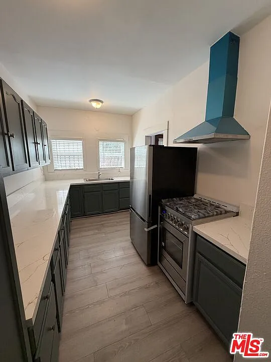 3 bed, 2.0 bath, 1768 sqft, $3,890 — Photo 3
