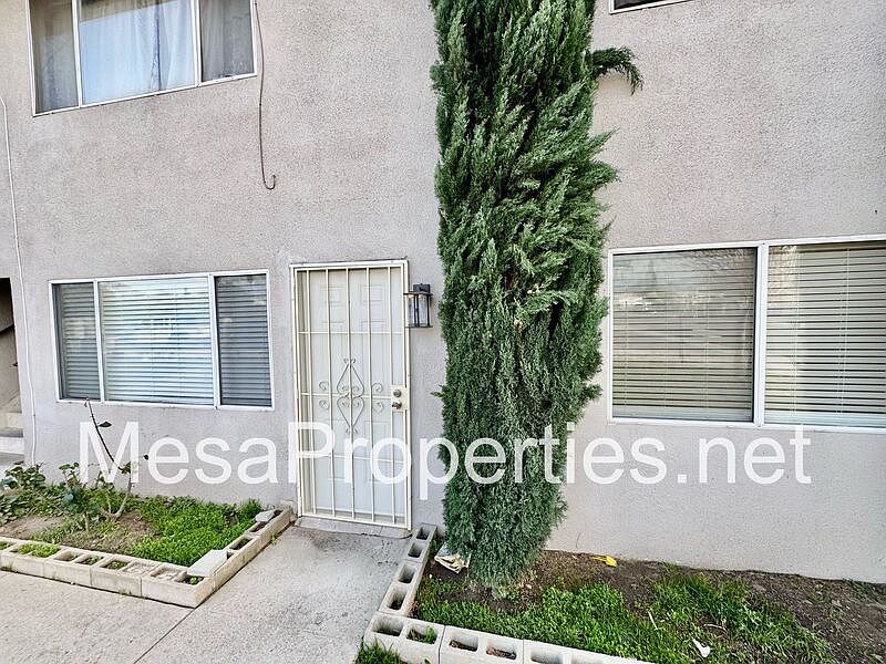 1st image of 1136 E Flora St Unit B