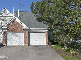 238 Green Knoll Ln, Streamwood, IL 60107