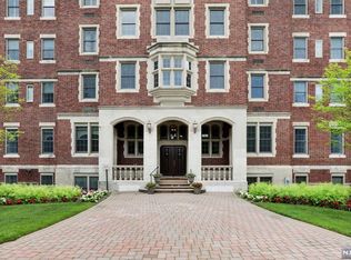 3403 Rio Vista Dr, Mahwah, NJ 07430