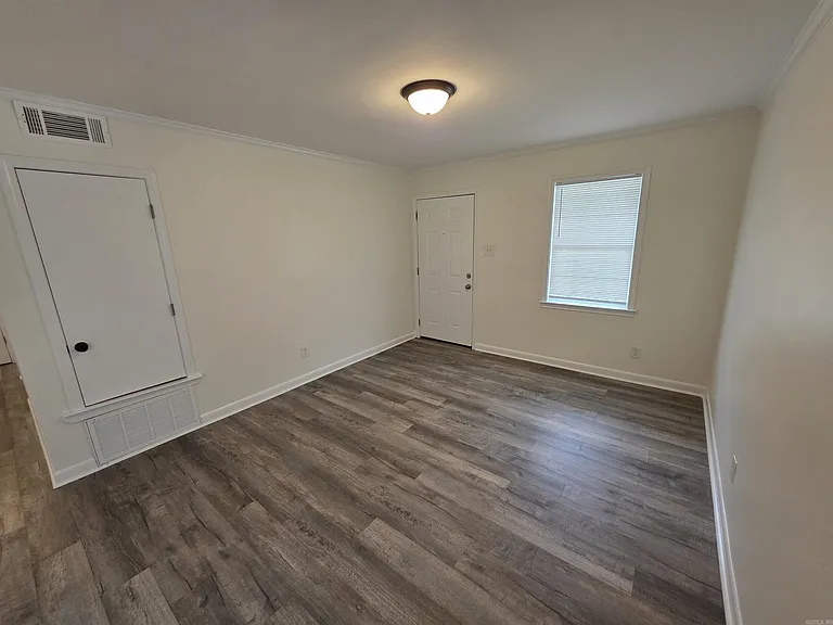 303 S Border St #G — Photo 2