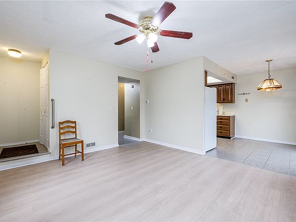 5th image of 107 Norwich Dr