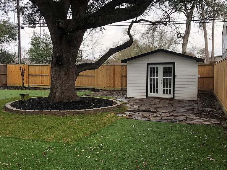 1346 Chantilly Ln — Photo 27
