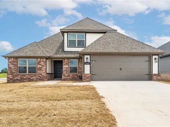4621 W Triangle St, Fayetteville, AR 72704