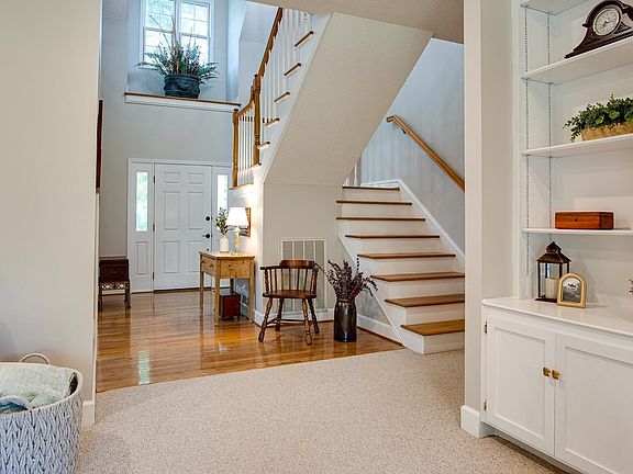 5th image of 102 Rockhaven Dr