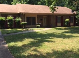 823 Plumstead Rd, Charlotte, NC 28216