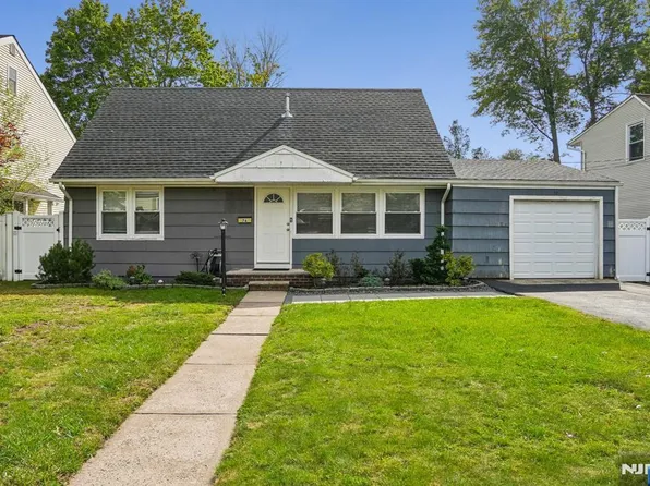 76 Day Avenue, Bergenfield, NJ 07621