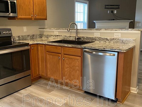 3rd image of 663 Suffolk Rd