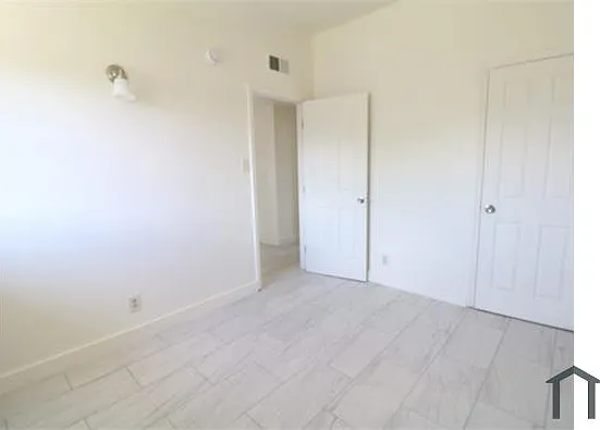2104 S Campbell Ave — Photo 5