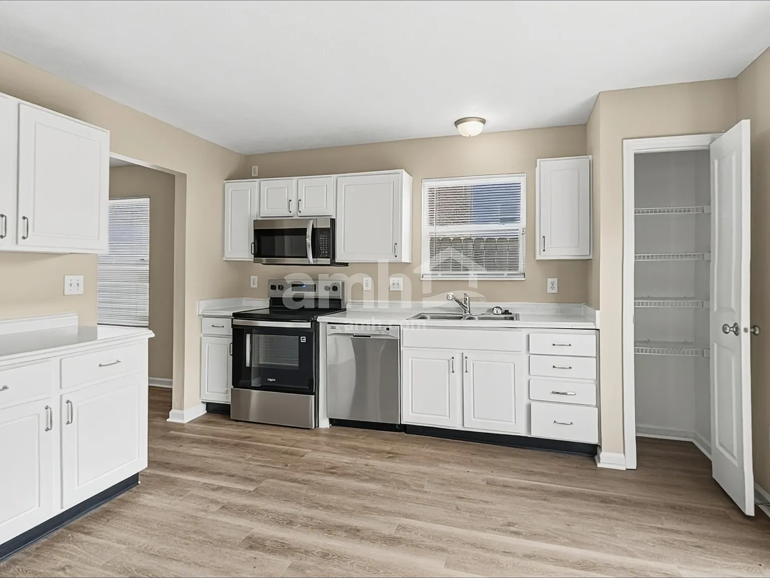 4 bed, 2.5 bath, 2080 sqft, $1,995 — Photo 3