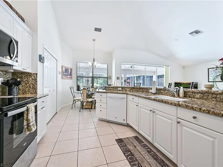 6453 Autumn Woods Blvd — Photo 9