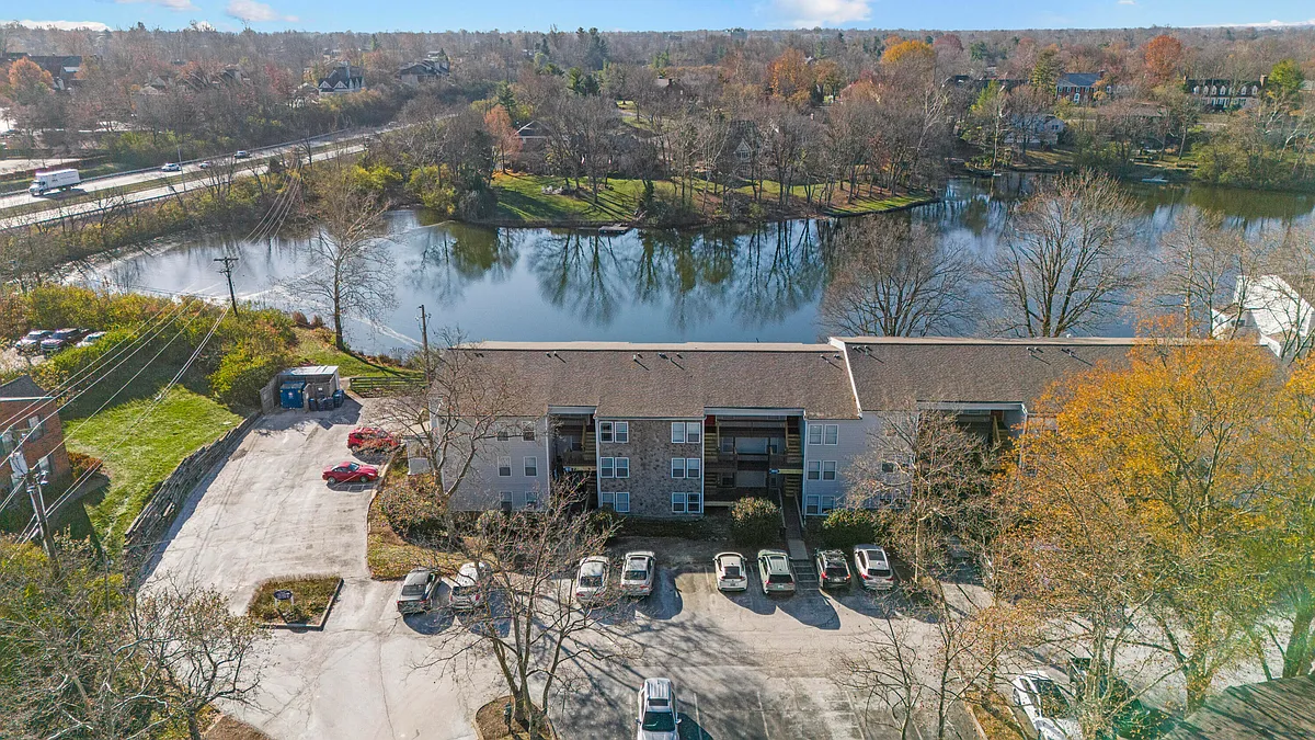 Building Photo - 2414 Lake Park Rd #2102