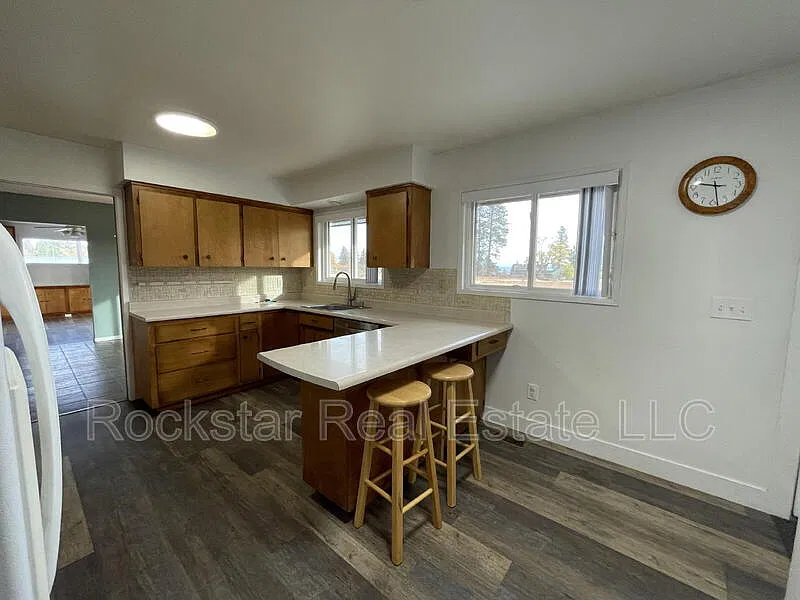 4 bed, 3.0 bath, 3214 sqft, $2,800 — Photo 2