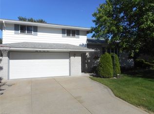 6163 Saint Francis Dr, Seven Hills, OH 44131