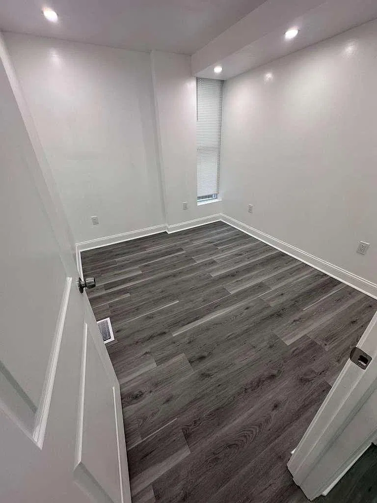 4 bed, $2,400 — Photo 3