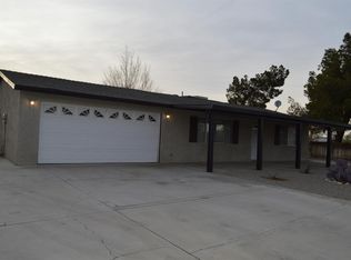 12220 Quinnault Rd, Apple Valley, CA 92308