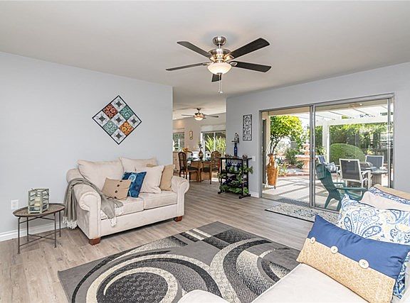 4th image of 27640 Grosse Point Dr