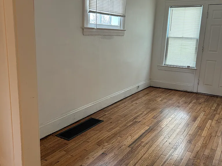 3443 E 149th St #1 — Photo 8