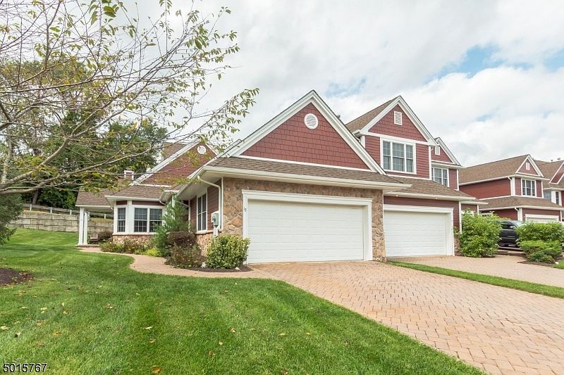 1st image of 13 Turnberry Ln