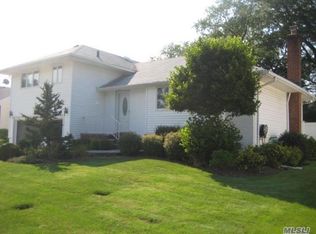 24 Westminster Rd, Syosset, NY 11791