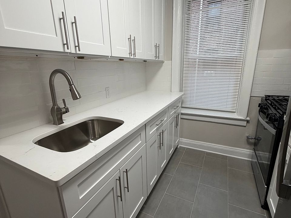1st image of 125-127 Corbin Ave #203