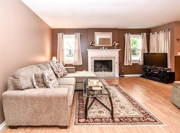 5th image of 1119 Colony Lake Dr