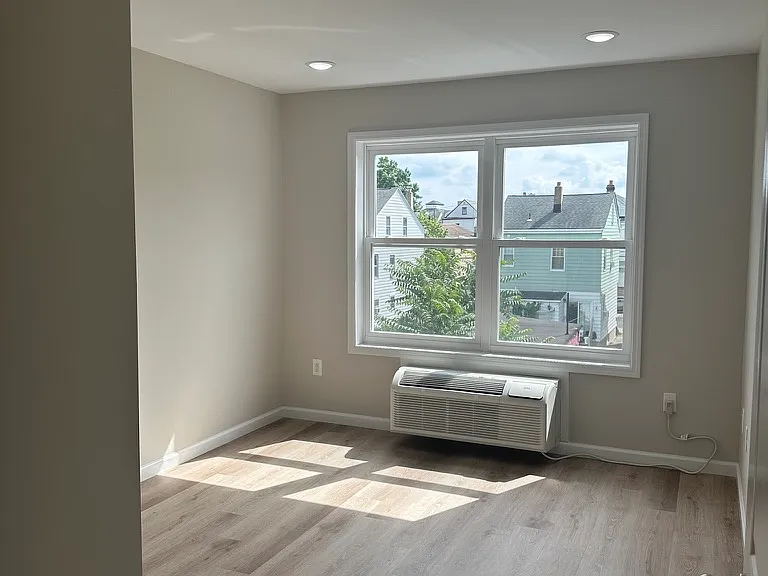129 Sheridan Ave, Paterson, NJ 07502 — Photo 7
