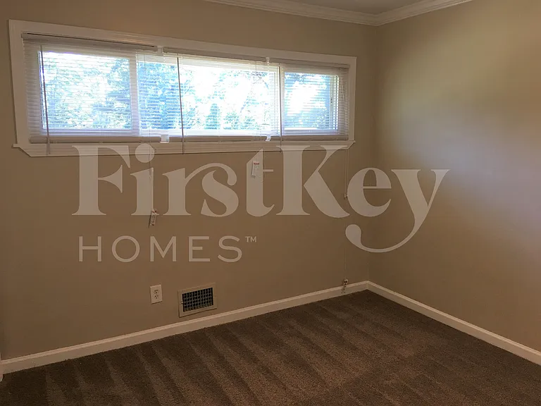 3393 Woods Dr — Photo 11