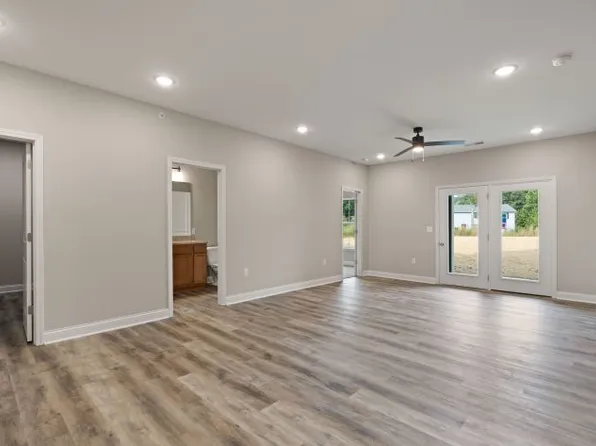 Adelyn Apartments