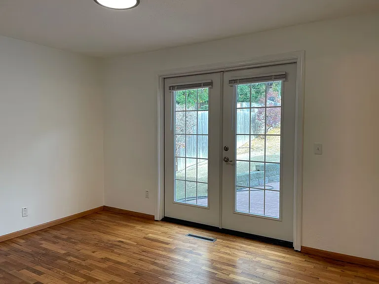 517 Eastwood Dr — Photo 13