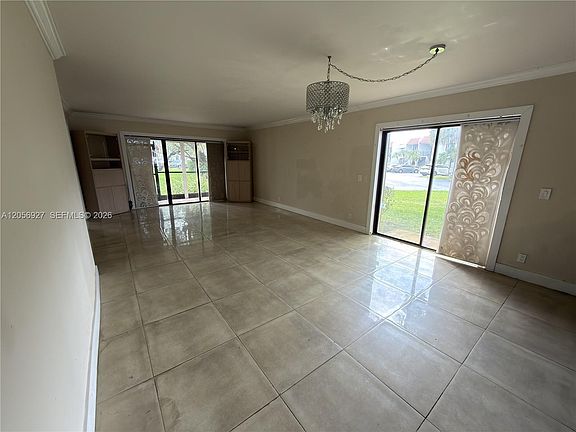 4th image of 320 Racquet Club Rd APT 104