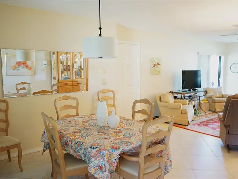 2102 Hereford Dr #513 — Photo 2