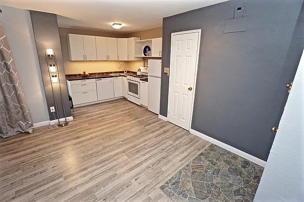 Sold by Bizzarro Agency | media 2