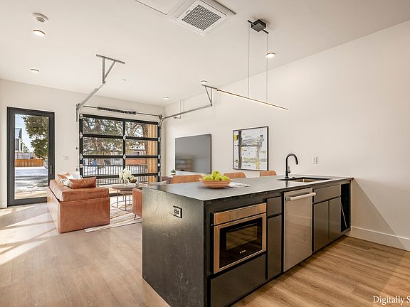 5th image of 905 SE 4th St #106