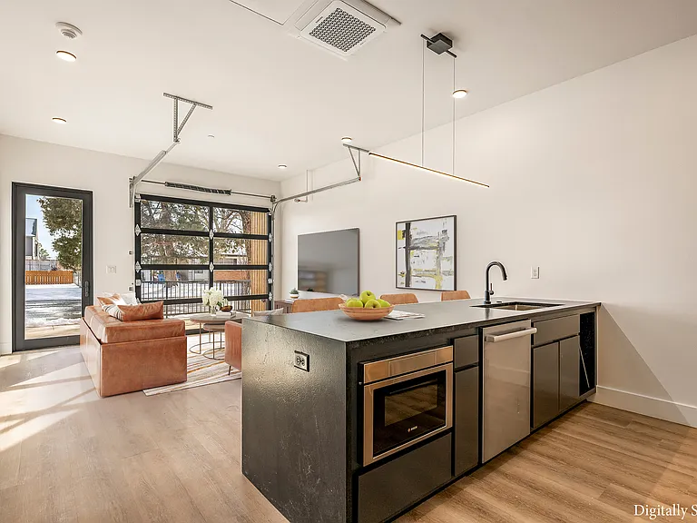 905 SE 4th St #106 — Photo 5