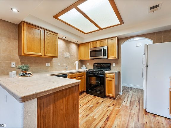 3rd image of 533 Indian Bluff St Unit 101